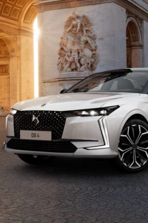 70台限定　DS4　「エトワール・シャンゼリゼ」　美しいインテリアが特徴
