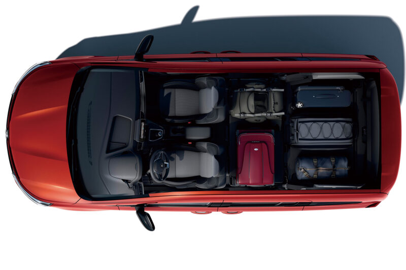 新しいエンブレムを纏う　ルノー・カングー　全モデル同色バンパーの単一グレードへ