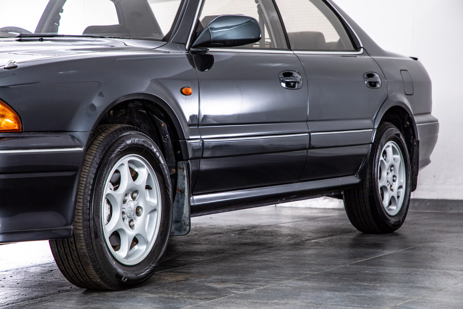 三菱 ディアマンテ 2.5 25 エスパーダ 4WD