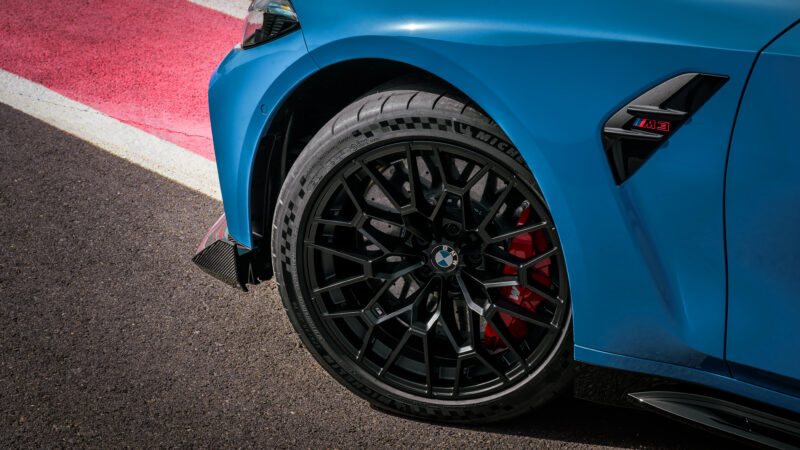 日本国内30台限定　BMW M3 CSツーリング　レースシーンと日常の共存
