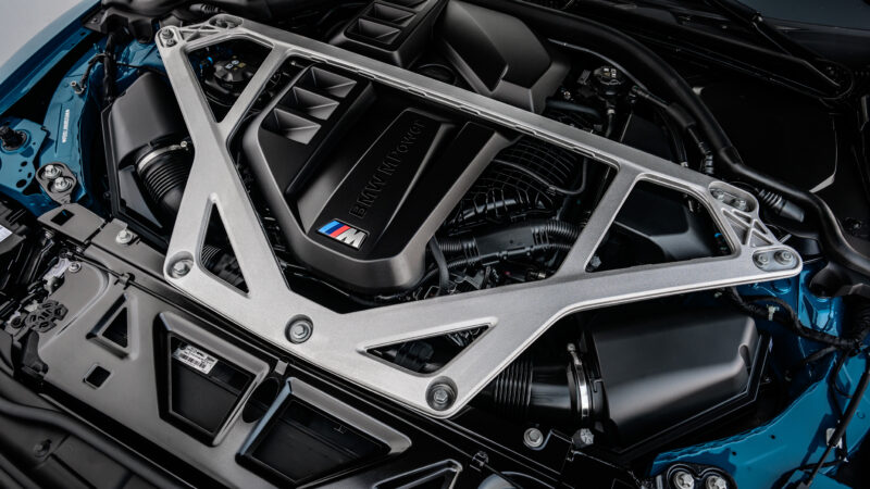 日本国内30台限定　BMW M3 CSツーリング　レースシーンと日常の共存