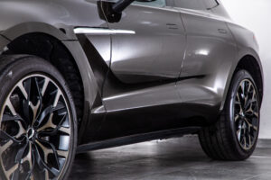 アストンマーティン DBX 4.0 4WD