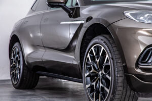 アストンマーティン DBX 4.0 4WD