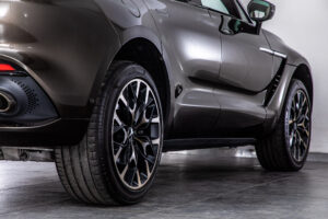 アストンマーティン DBX 4.0 4WD