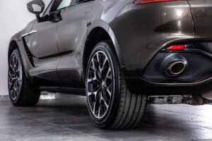 アストンマーティン DBX 4.0 4WD