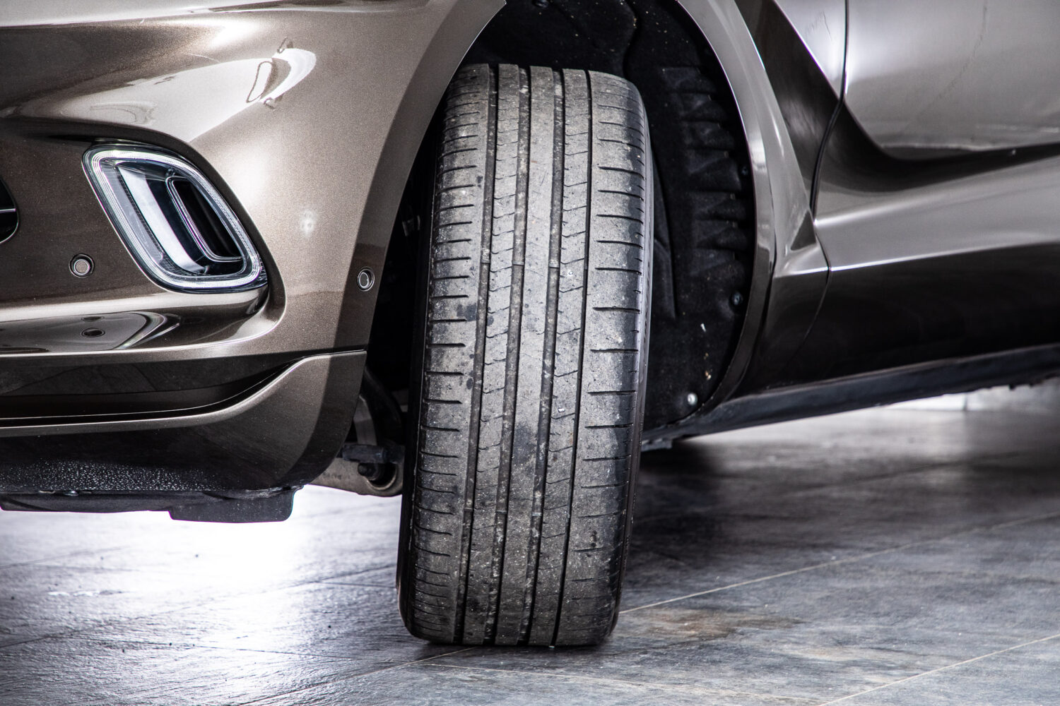 アストンマーティン DBX 4.0 4WD