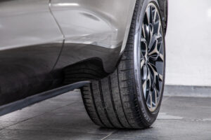 アストンマーティン DBX 4.0 4WD