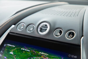アストンマーティン DBX 4.0 4WD