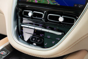 アストンマーティン DBX 4.0 4WD