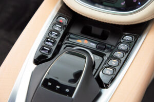 アストンマーティン DBX 4.0 4WD