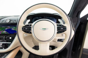 アストンマーティン DBX 4.0 4WD
