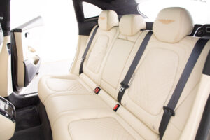 アストンマーティン DBX 4.0 4WD