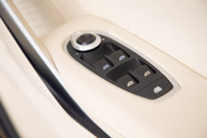 アストンマーティン DBX 4.0 4WD
