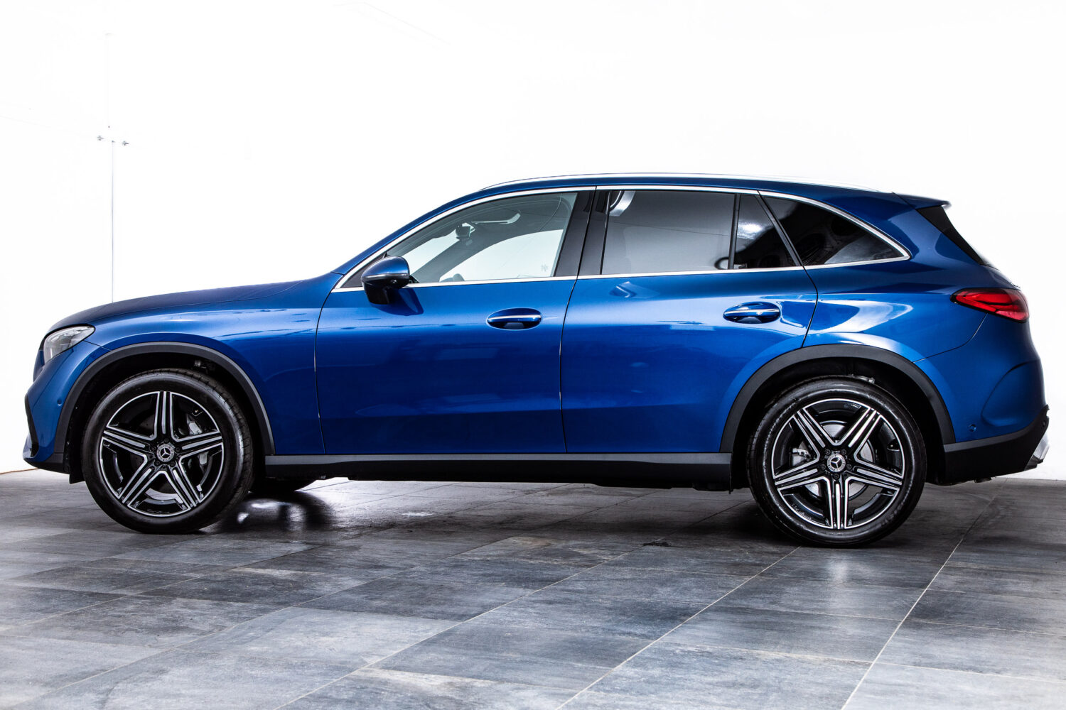 GLC220d 4マチック (ISG搭載モデル) AMGラインパッケージ