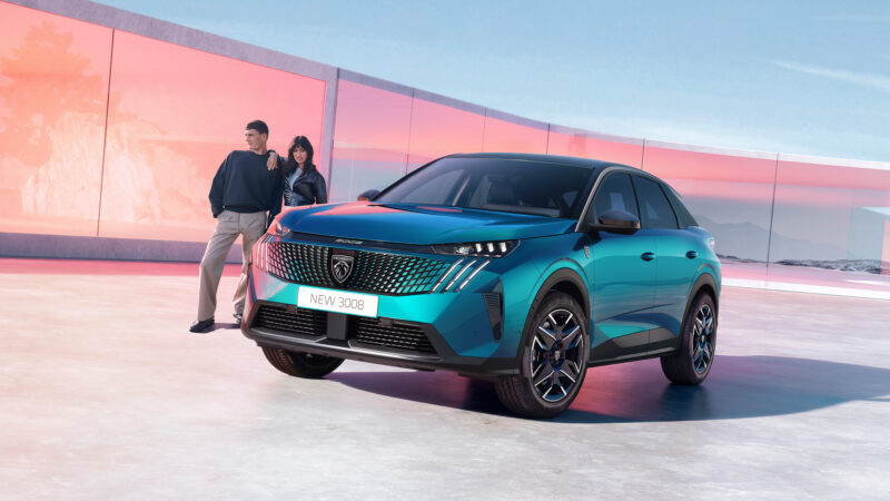 プジョー3008　流麗なエクステリアが特徴のSUV　BEVも追って登場
