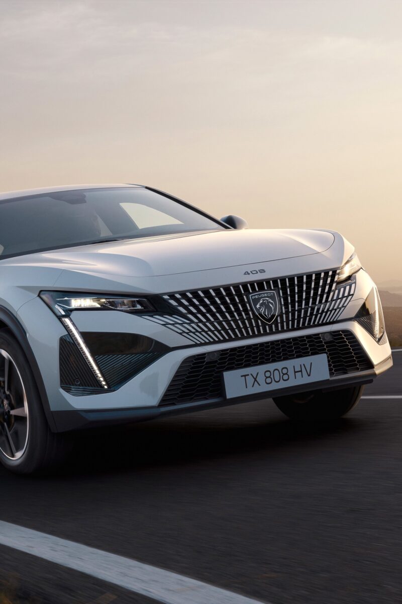 プジョー408GTハイブリッド　新開発のハイブリッドパワートレインを導入