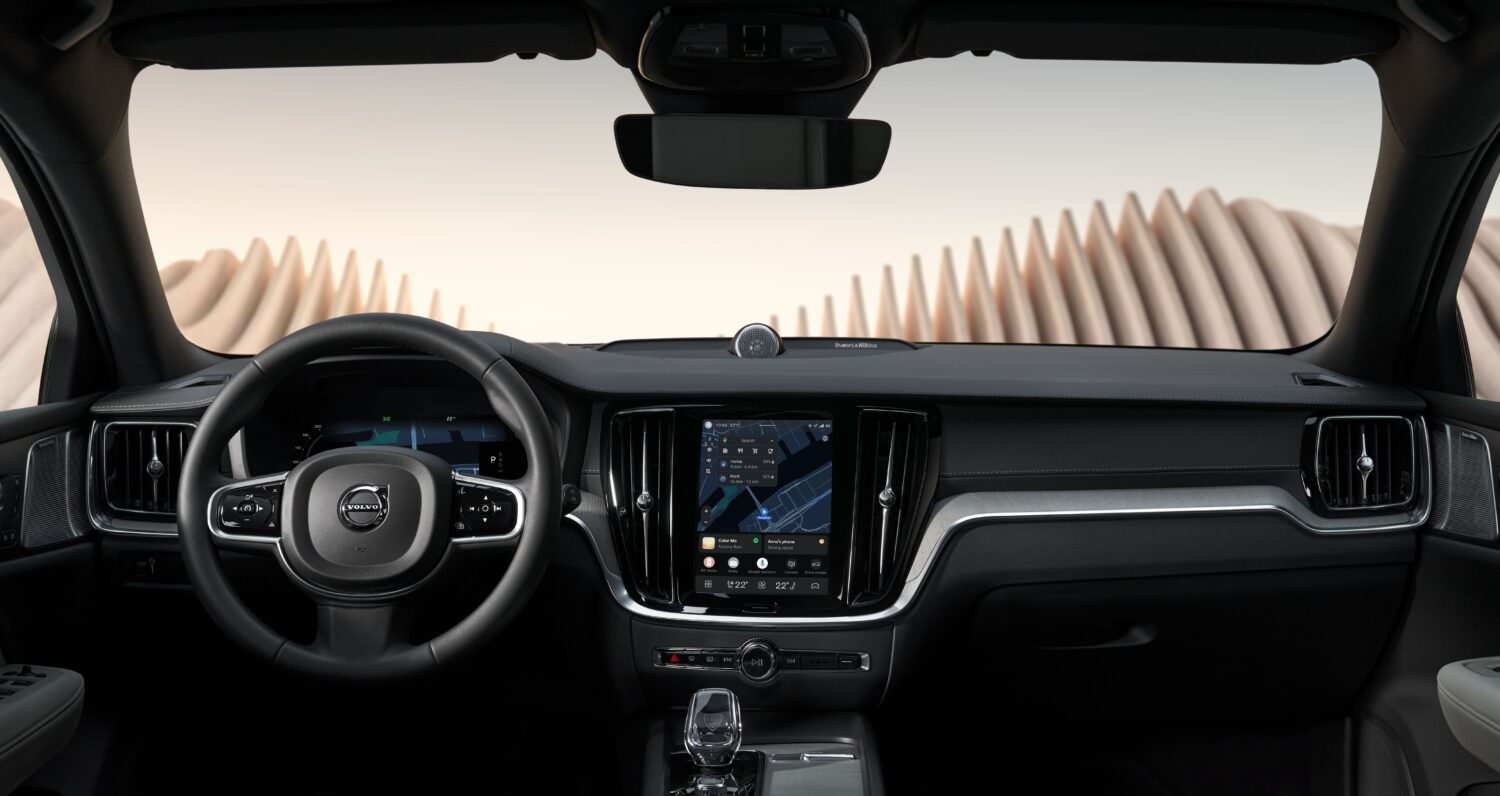 ボルボV60/クロスカントリー　仕様と価格一部変更　安全面とインターフェイス刷新