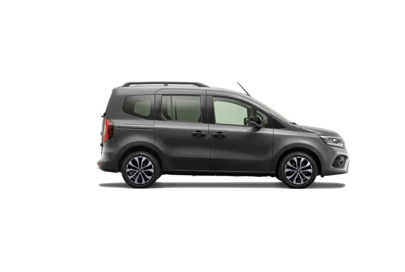 新しいエンブレムを纏う　ルノー・カングー　全モデル同色バンパーの単一グレードへ