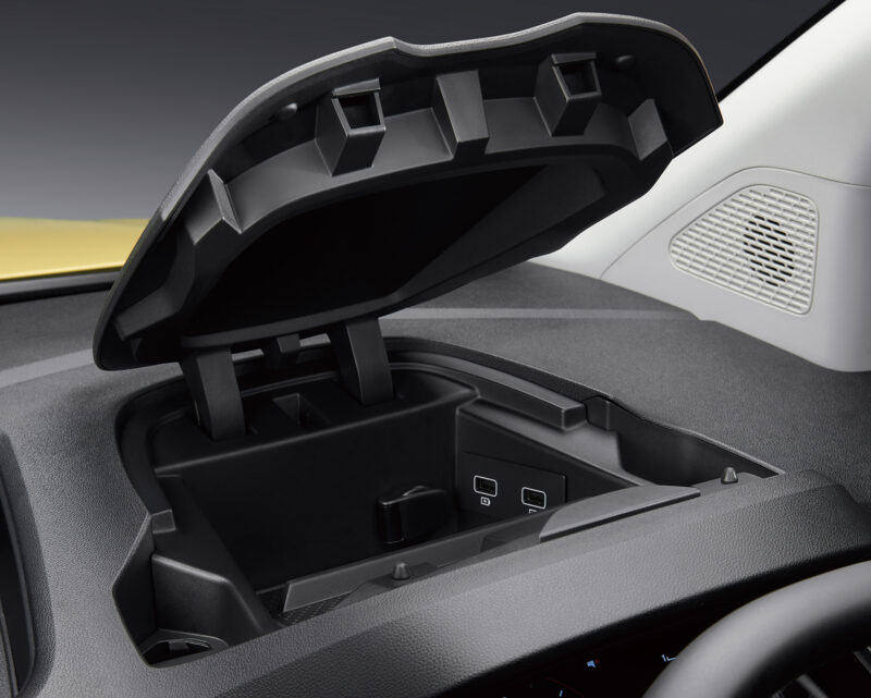 新しいエンブレムを纏う　ルノー・カングー　全モデル同色バンパーの単一グレードへ