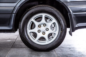 三菱 ディアマンテ 2.5 25 エスパーダ 4WD