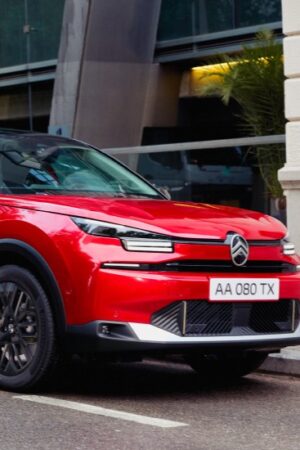 シトロエンC4マックス・ハイブリッド・エディションルミエル　特別仕様車専用色を展開