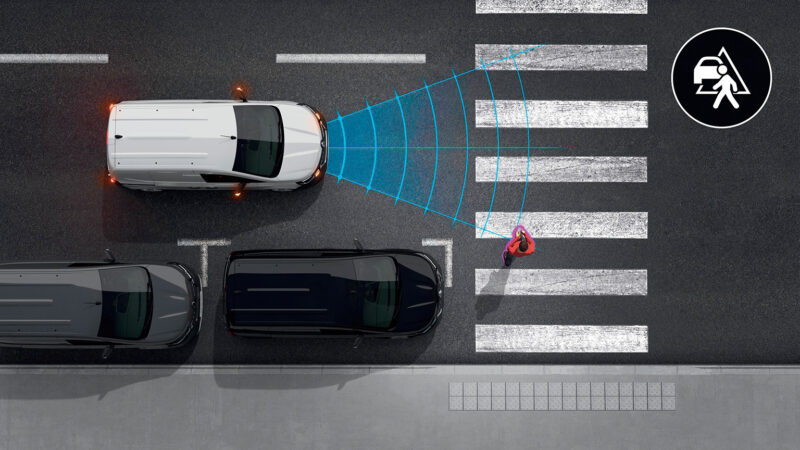 新しいエンブレムを纏う　ルノー・カングー　全モデル同色バンパーの単一グレードへ