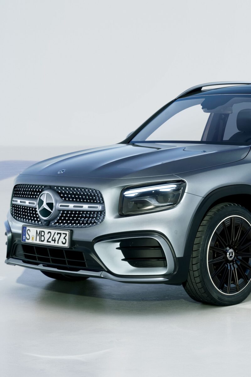 メルセデス・ベンツGLB「アーバンスターズ」登場　人気の高い「AMGライン」採用