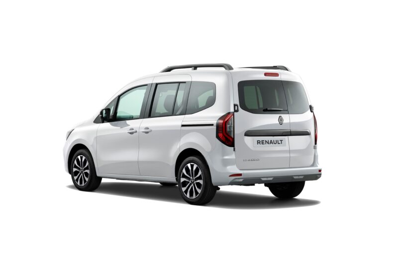 新しいエンブレムを纏う　ルノー・カングー　全モデル同色バンパーの単一グレードへ