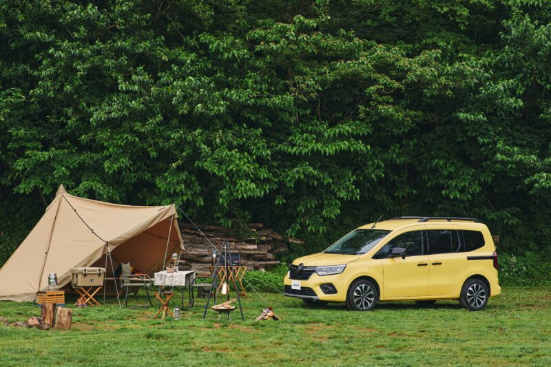 新しいエンブレムを纏う　ルノー・カングー　全モデル同色バンパーの単一グレードへ