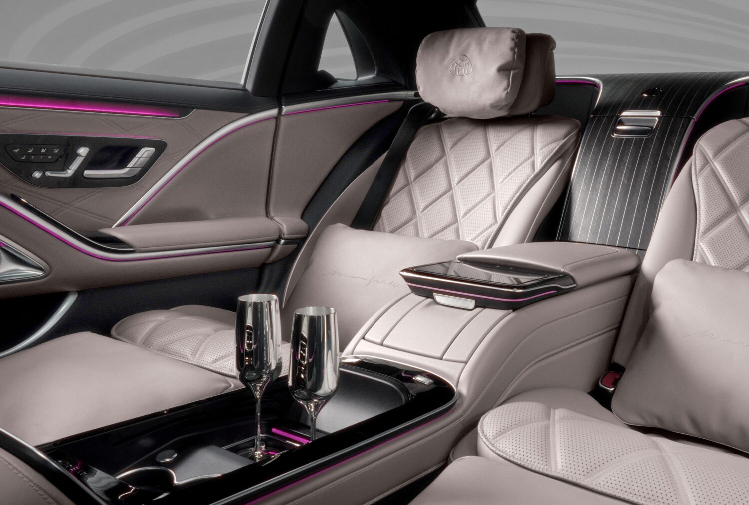 全国限定5台 メルセデス・マイバッハS680「エディション・ノーザンライツ」