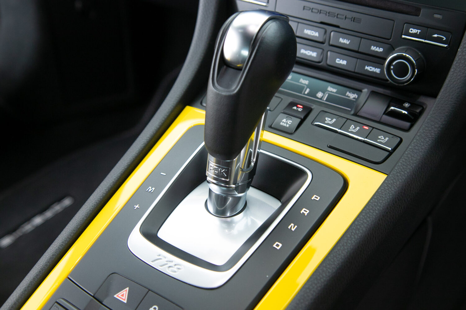 ポルシェ 718ケイマン GTS 4.0 PDK