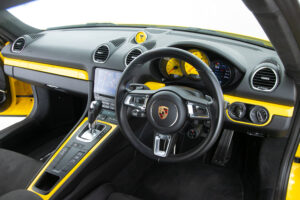 ポルシェ 718ケイマン GTS 4.0 PDK