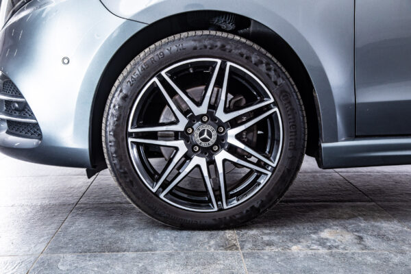 Vクラス V220 d アバンギャルド ロング AMGライン ディーゼルターボ