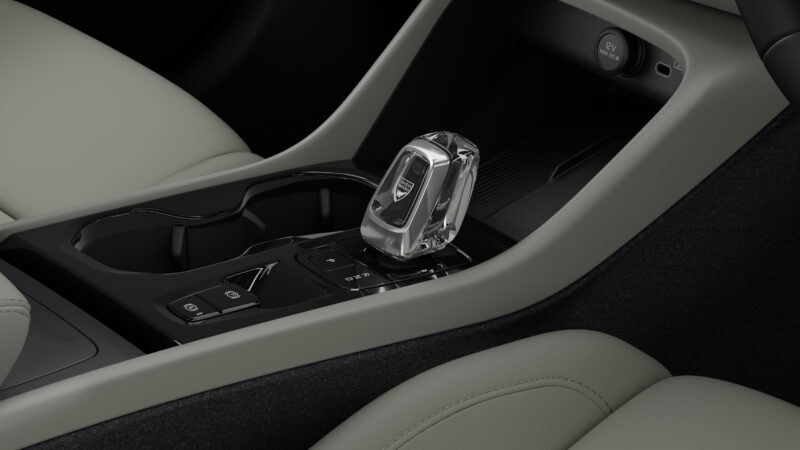 ボルボXC40ダークエディション発表　特別仕様車「サンドデューン」も限定発売