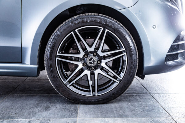 Vクラス V220 d アバンギャルド ロング AMGライン ディーゼルターボ