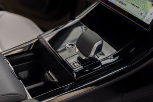 レンジローバースポーツ ダイナミック SE 3.0L D300 ディーゼルターボ 4WD