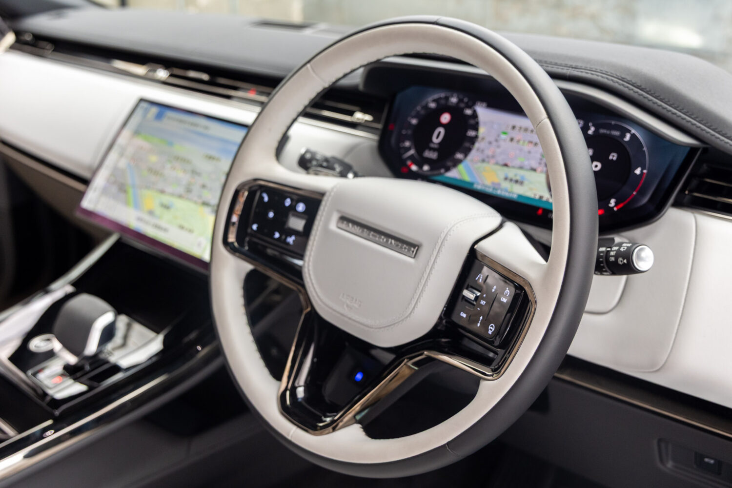 レンジローバースポーツ ダイナミック SE 3.0L D300 ディーゼルターボ 4WD