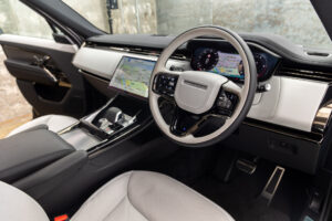 レンジローバースポーツ ダイナミック SE 3.0L D300 ディーゼルターボ 4WD