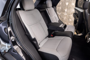 レンジローバースポーツ ダイナミック SE 3.0L D300 ディーゼルターボ 4WD