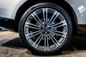 レンジローバー オートバイオグラフィ 3.0L D300 SWB ディーゼルターボ 4WD