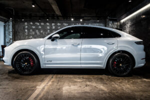 カイエンクーペ GTS Tip-S Rセンターシート 4WD