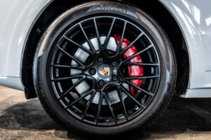 カイエンクーペ GTS Tip-S Rセンターシート 4WD