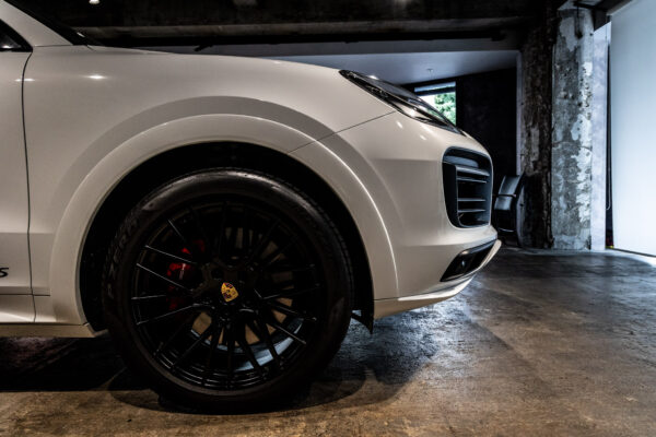 カイエンクーペ GTS Tip-S Rセンターシート 4WD