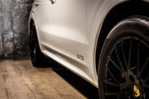 カイエンクーペ GTS Tip-S Rセンターシート 4WD