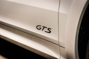 カイエンクーペ GTS Tip-S Rセンターシート 4WD