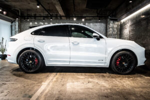 カイエンクーペ GTS Tip-S Rセンターシート 4WD