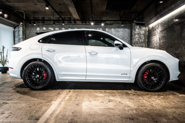 カイエンクーペ GTS Tip-S Rセンターシート 4WD