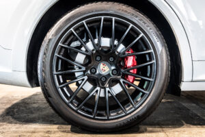 カイエンクーペ GTS Tip-S Rセンターシート 4WD