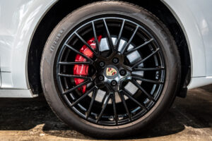 カイエンクーペ GTS Tip-S Rセンターシート 4WD