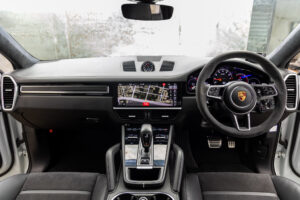 カイエンクーペ GTS Tip-S Rセンターシート 4WD